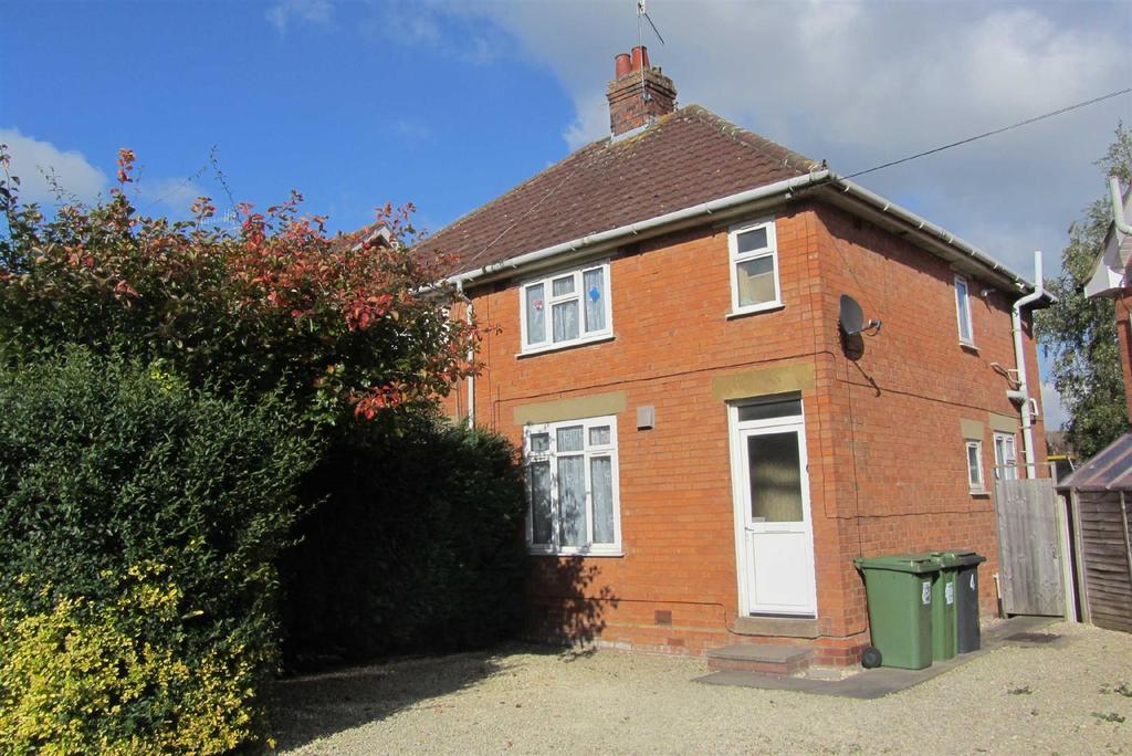Hazel Road, Redditch 2 bed semidetached house £700 pcm (£162 pw)