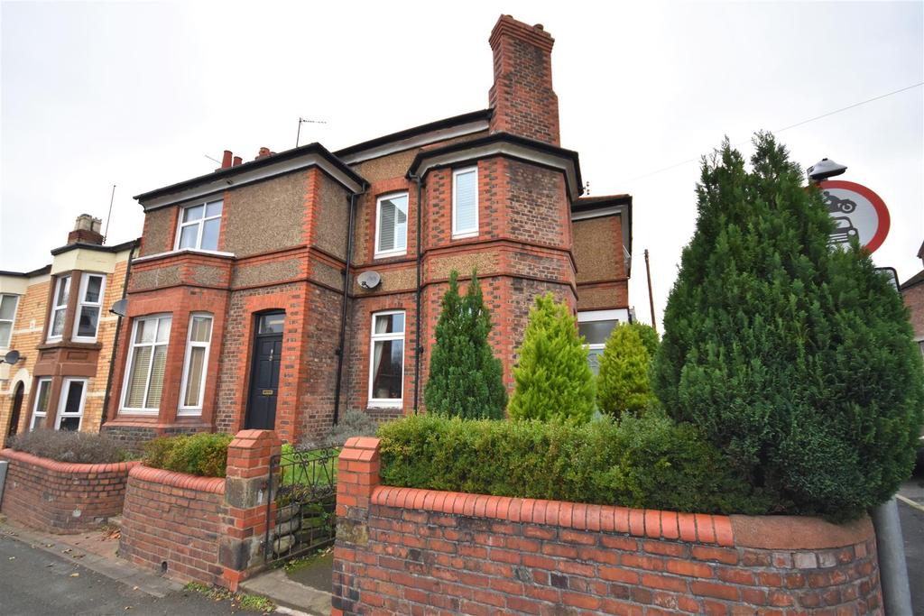 Hinderton Road, Neston 3 bed end of terrace house £875 pcm (£202 pw)
