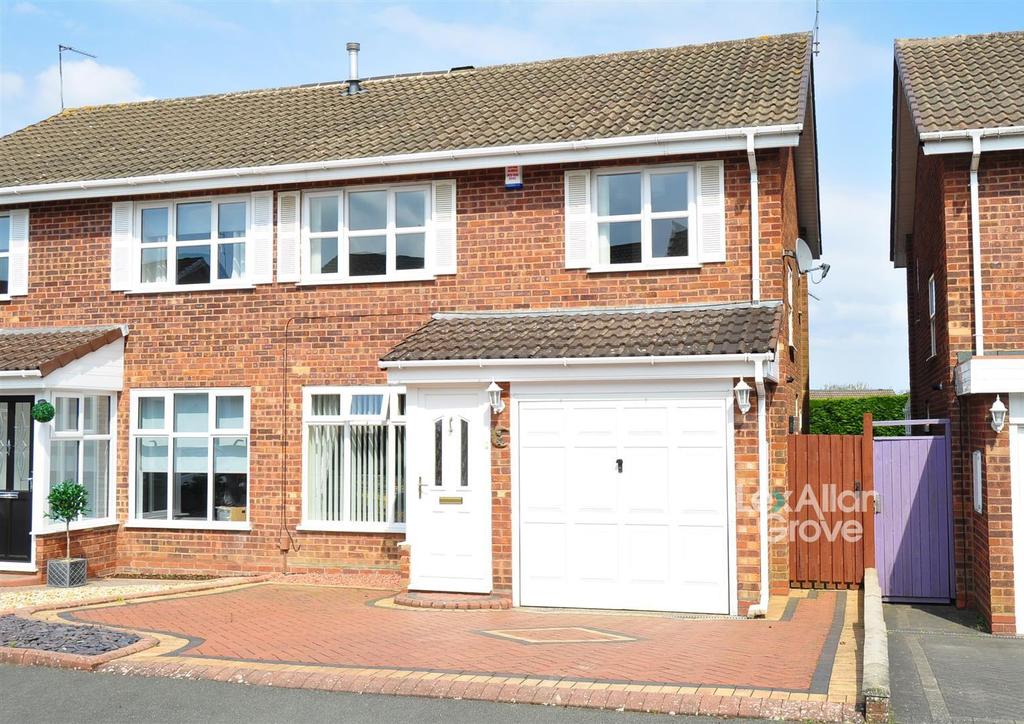 Oxenton Croft, Halesowen 3 bed semidetached house £280,000