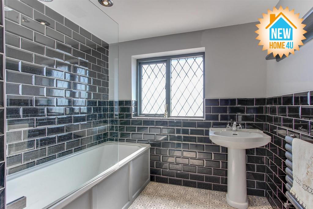 Family bathroom: