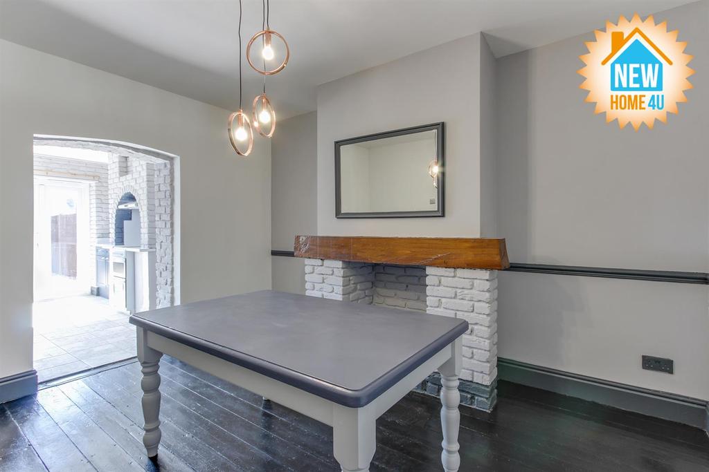 Dining room: