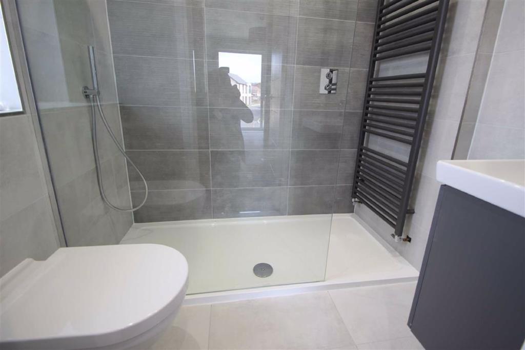 Luxury en suite shower room / wc