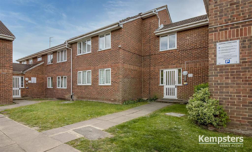 Conway Gardens, Grays 2 bed apartment for sale £160,000