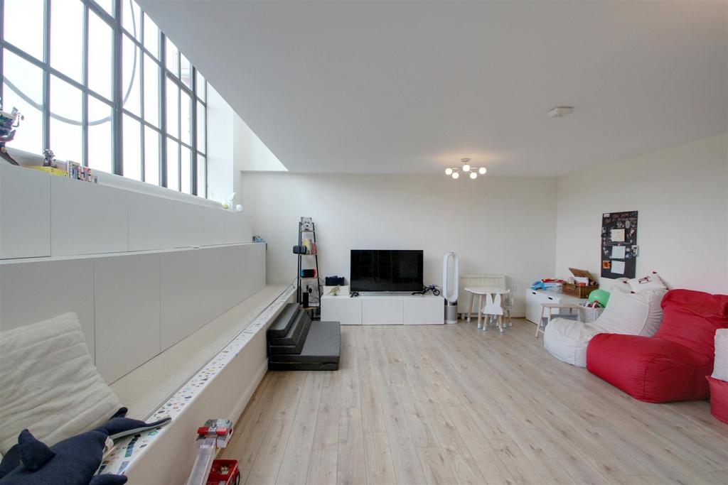 Living room 2.jpg
