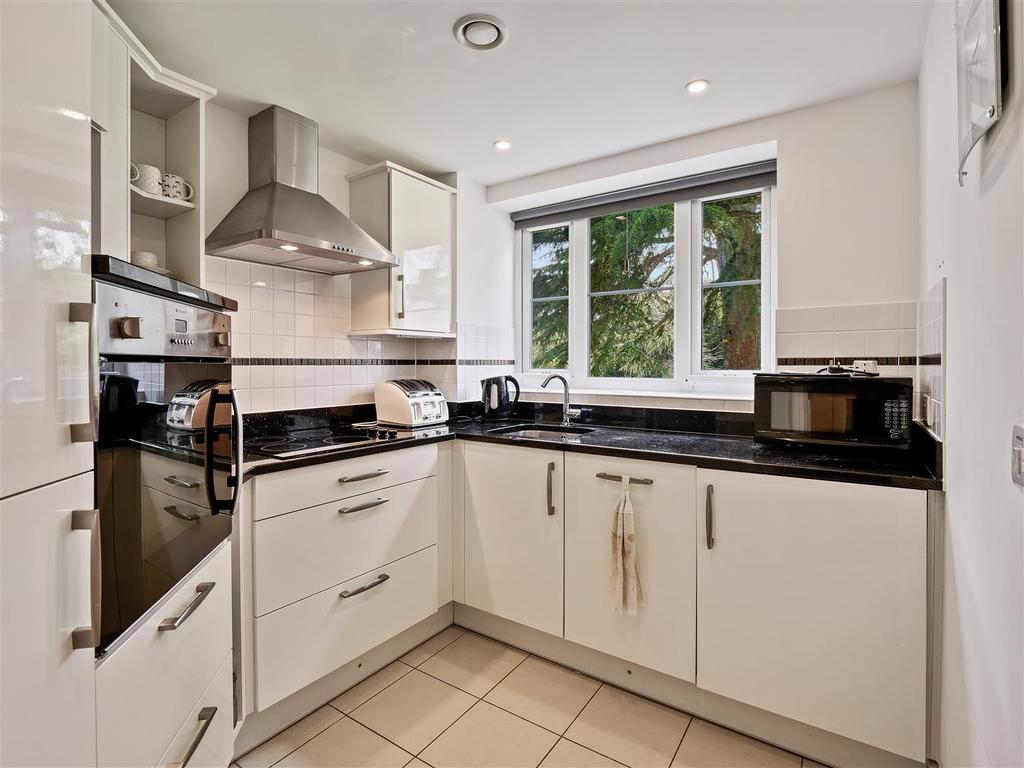 St. Pauls Cray Road, Chislehurst 2 bed apartment £475,000