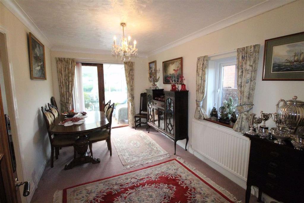 Parc Yr Eryr, Llanrwst 4 bed detached house £370,000