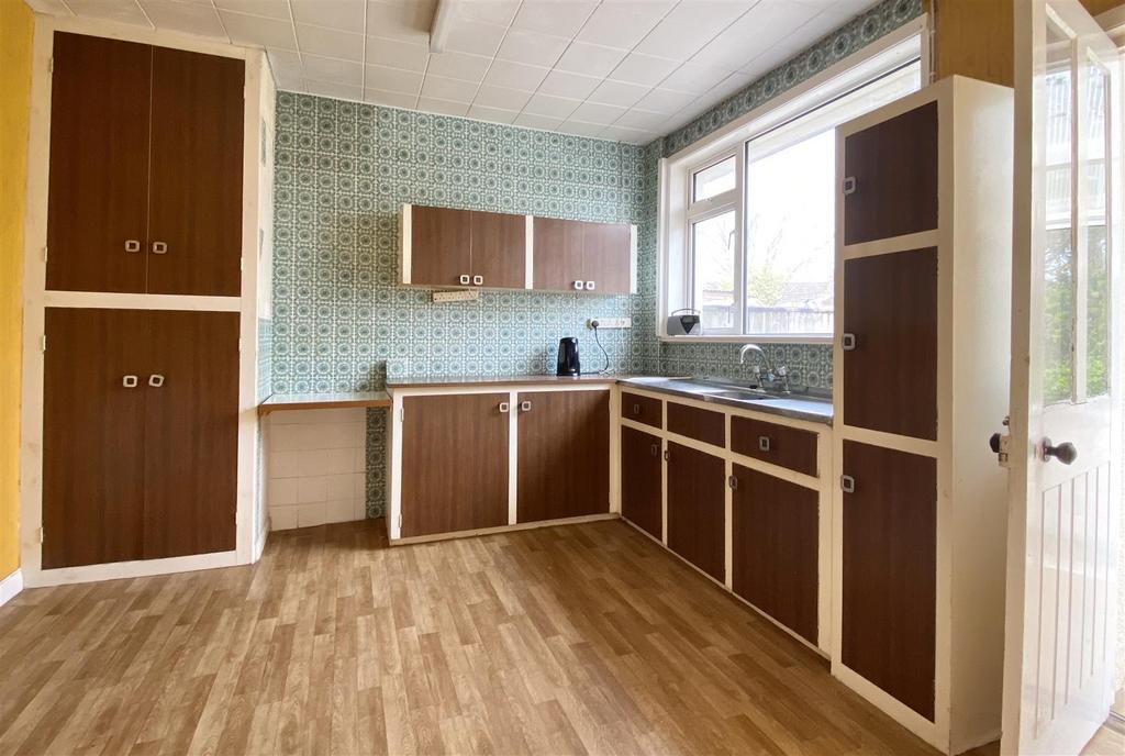 Ellerslie Road, Barnstaple EX31 3 bed semidetached bungalow £275,000