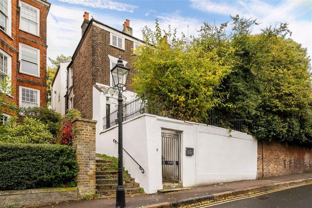 The Mount, Hampstead, London 4 bed house £6,283 pcm (£1,450 pw)