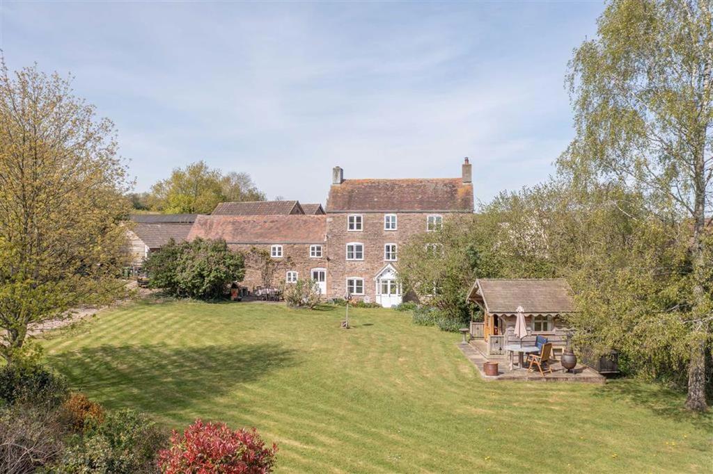 Elton Lane, Newnham On Severn, Gloucestershire, GL14 5 bed detached