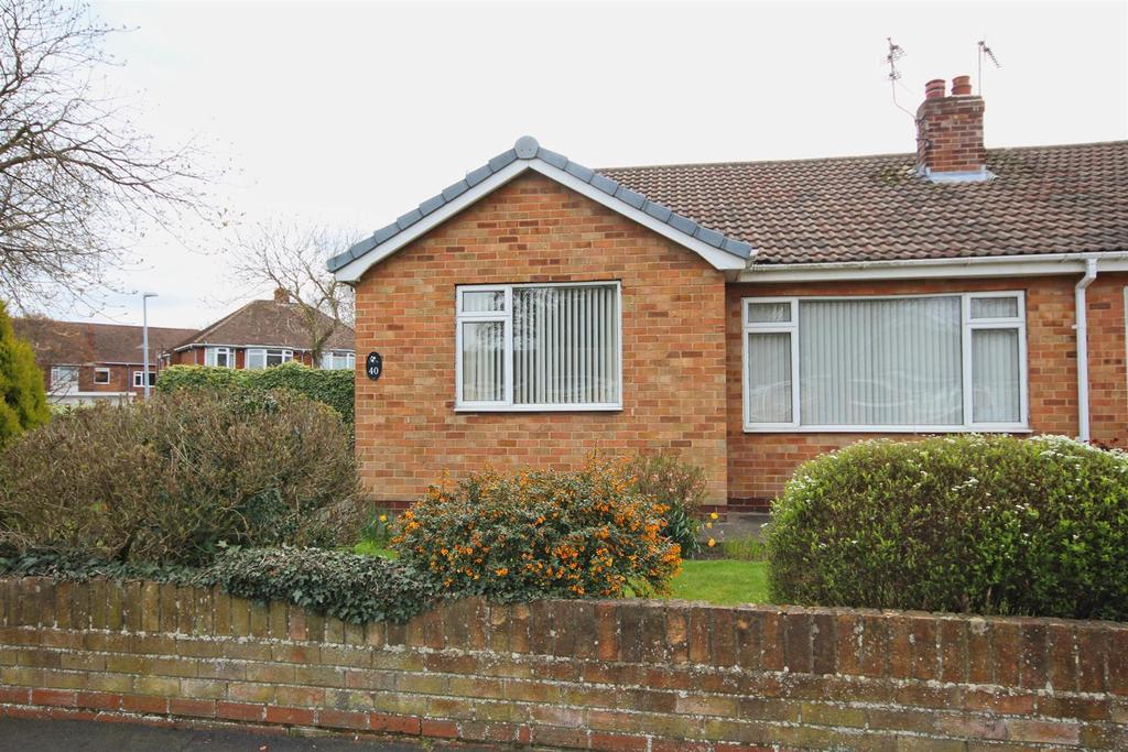 The Parkway, Willerby, Hull 2 bed semidetached bungalow for sale £