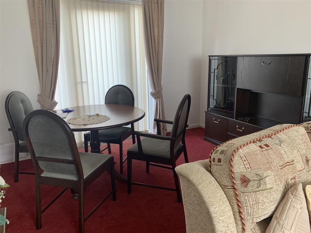 Cherry Tree Avenue, Walsall 3 bed house £775 pcm (£179 pw)