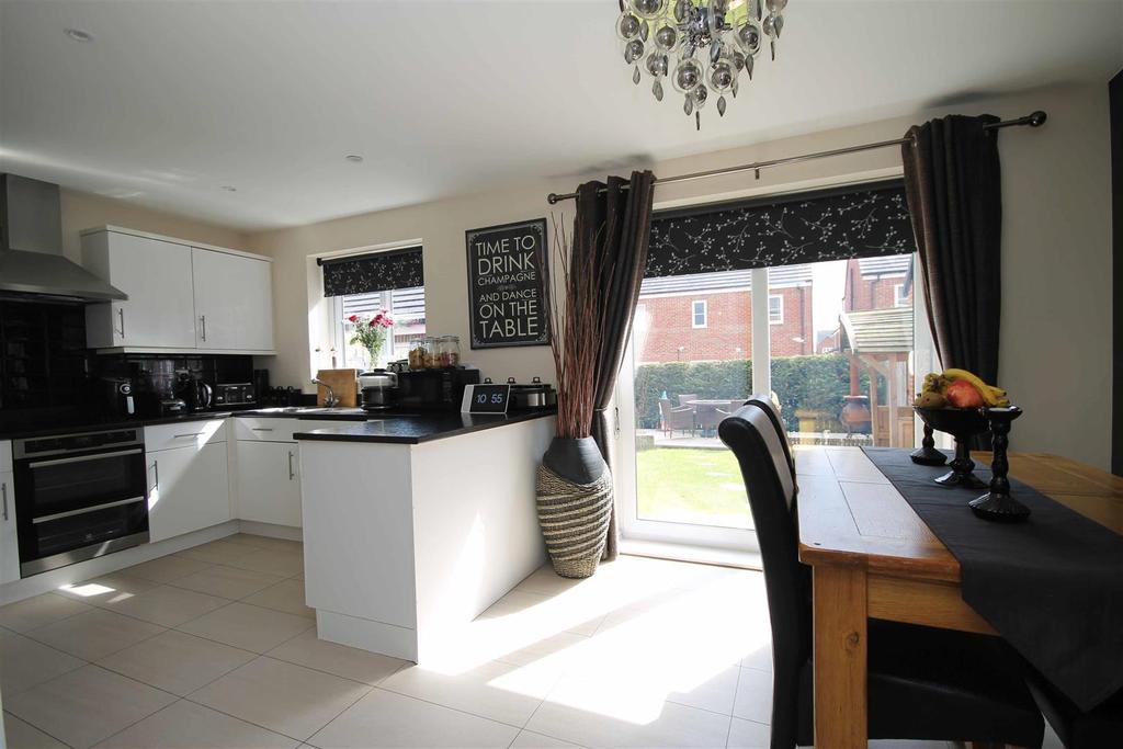 Wheatfield Road, Westerhope... 3 bed detached house £210,000