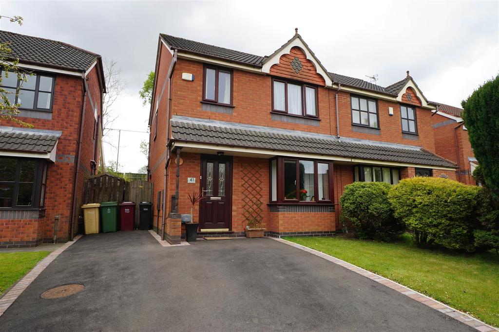 Gresley Avenue, Horwich, Bolton 3 bed semidetached house £215,000
