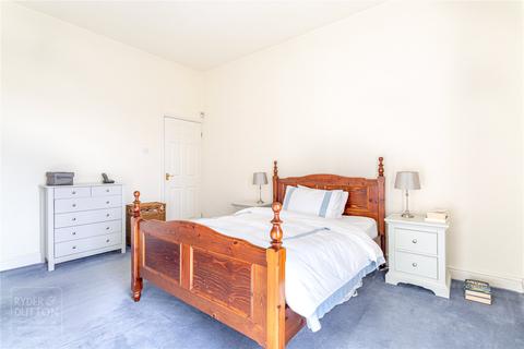 11 Bardsley Vale Avenue, Oldham, OL8 3HZ