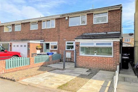 3 bedroom end of terrace house for sale - Station Road, Wombwell, Barnsley, S73 0BL