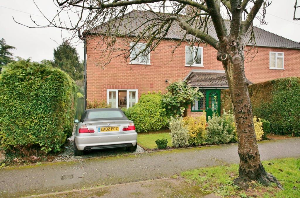 Miller Road, Banbury 3 bed semidetached house £259,500