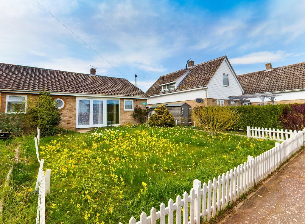 Orchard Way, Wymondham, NR18 2 bed semidetached bungalow £205,000