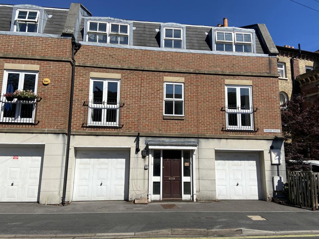 Queens Road, Gosport PO12 2 bed flat £750 pcm (£173 pw)