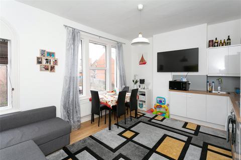 2 bedroom maisonette to rent, Grosvenor Road, Watford, Herts, WD17