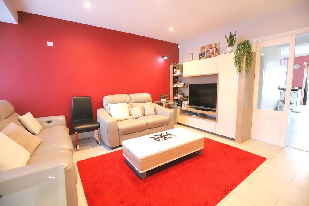 Whittington Avenue, Hayes, UB4 3 bed terraced house £430,000