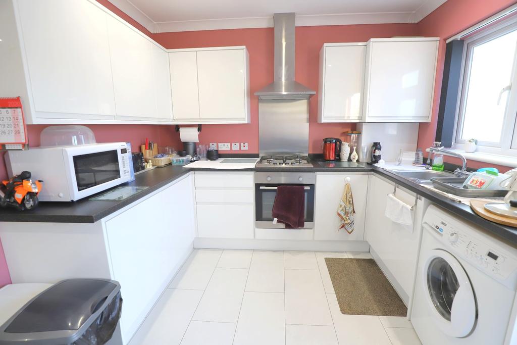 Whittington Avenue, Hayes, UB4 3 bed terraced house £430,000