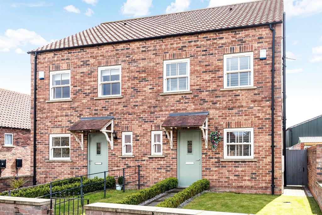 Wheatsheaf Court, Hambleton, Selby, YO8 9GG 3 bed semidetached house