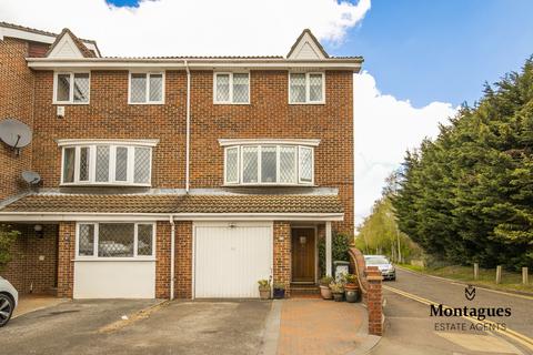 11 Station Approach, Theydon Bois, Epping, CM16 7HR