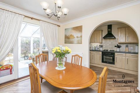 11 Station Approach, Theydon Bois, Epping, CM16 7HR