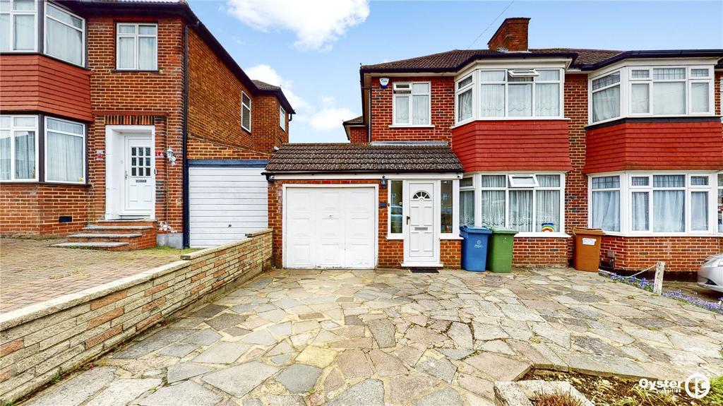 Coledale Drive, Stanmore, HA7 3 bed semidetached house £685,000