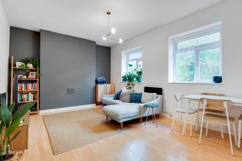 Flat 4, 99 Lansdowne Lane, London, SE7 8TN