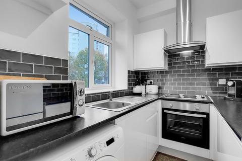 Flat 4, 99 Lansdowne Lane, London, SE7 8TN