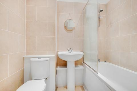 Flat 4, 99 Lansdowne Lane, London, SE7 8TN
