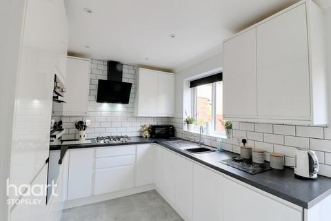 34 Kynance Close, Luton, LU2 9DN