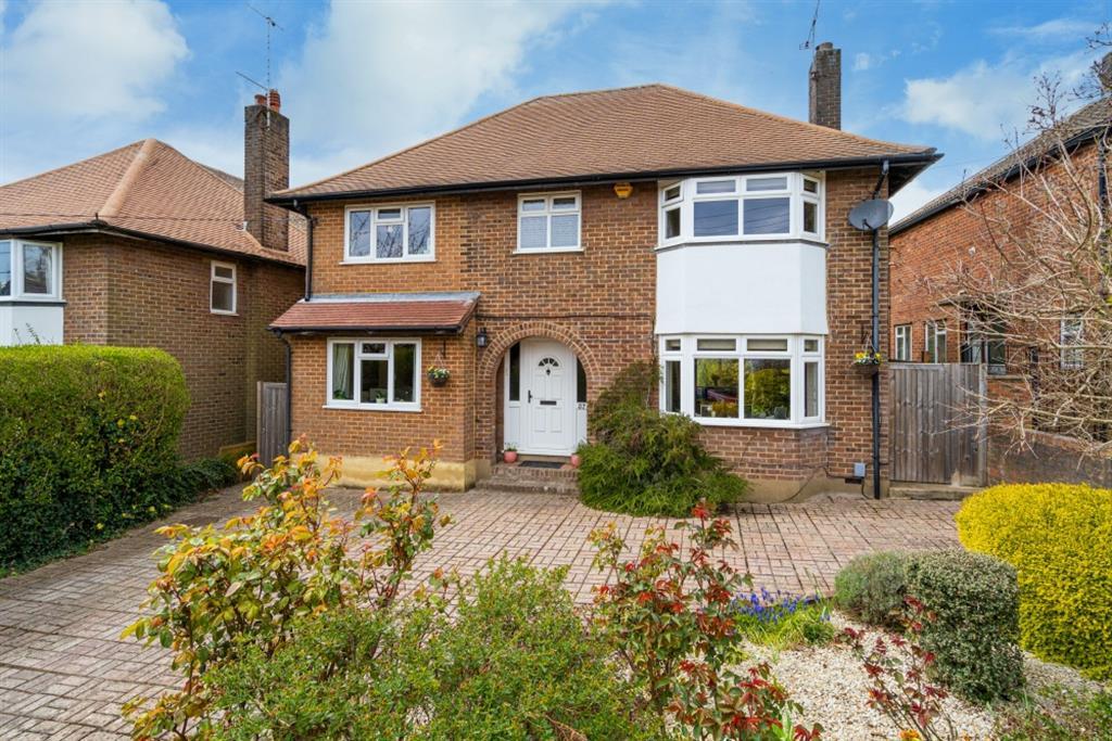 First Avenue, Amersham, Buckinghamshire, HP7 9BL 4 bed detached house