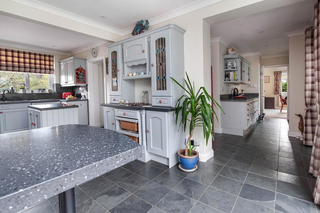 Kitchen breakfast room