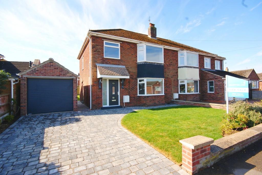 Baildon Crescent, North Hykeham 3 bed semidetached house £250,000