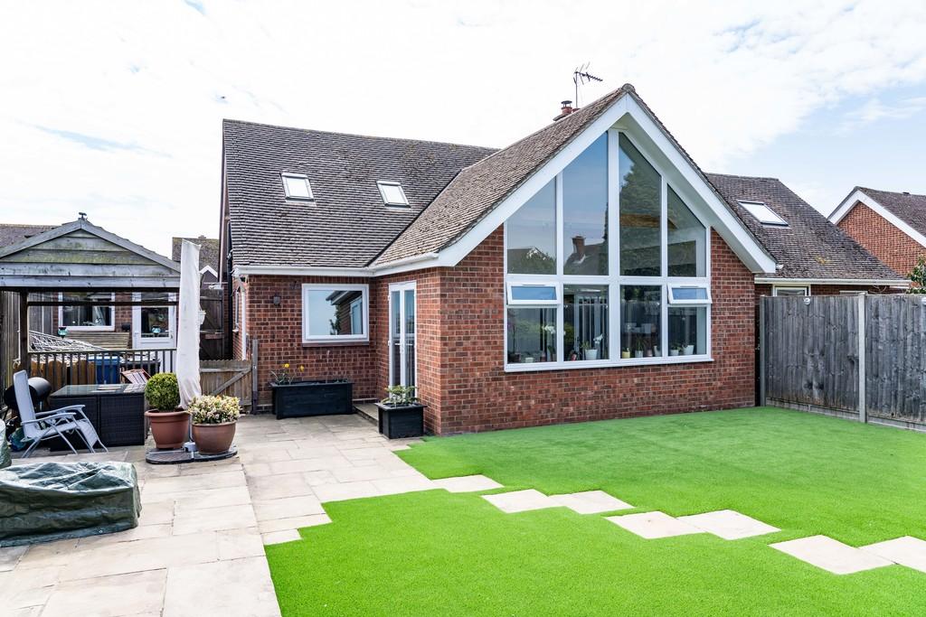 Winfrith Road, Ipswich, IP3 8PU 4 bed semidetached bungalow £400,000