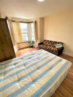 Studio to rent, NORTHBROOK ROAD IG1