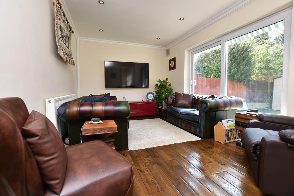 Ashbourne Avenue, South Harrow, HA2 0JS 5 bed semidetached house £