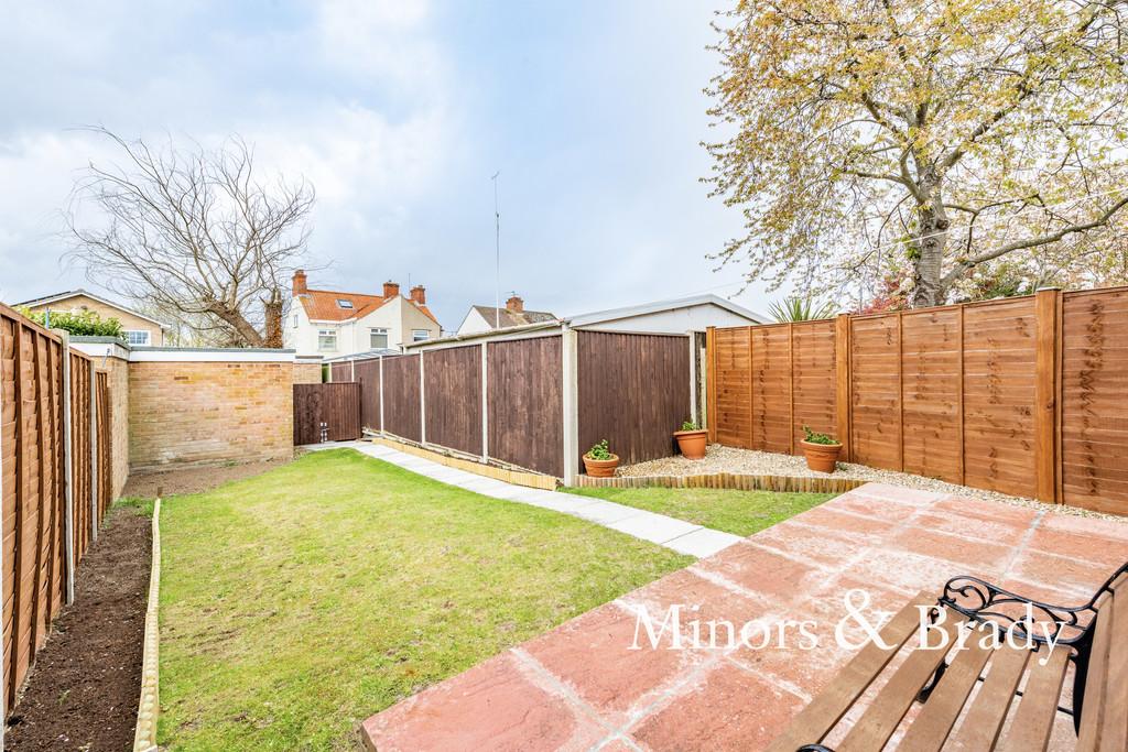 Periwinkle Close, Lowestoft 2 bed terraced house £175,000