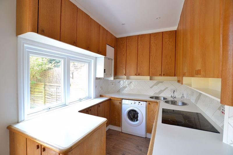 Bickley Crescent, Bromley 3 bed terraced house £1,500 pcm (£346 pw)