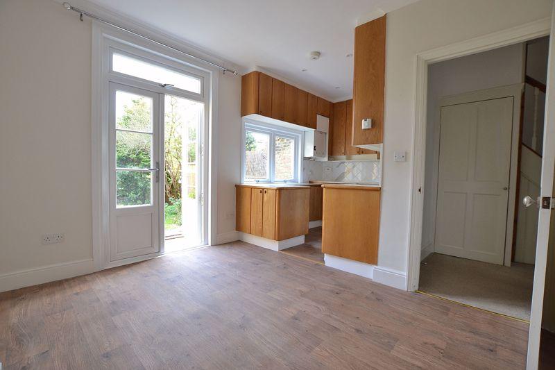 Bickley Crescent, Bromley 3 bed terraced house £1,500 pcm (£346 pw)