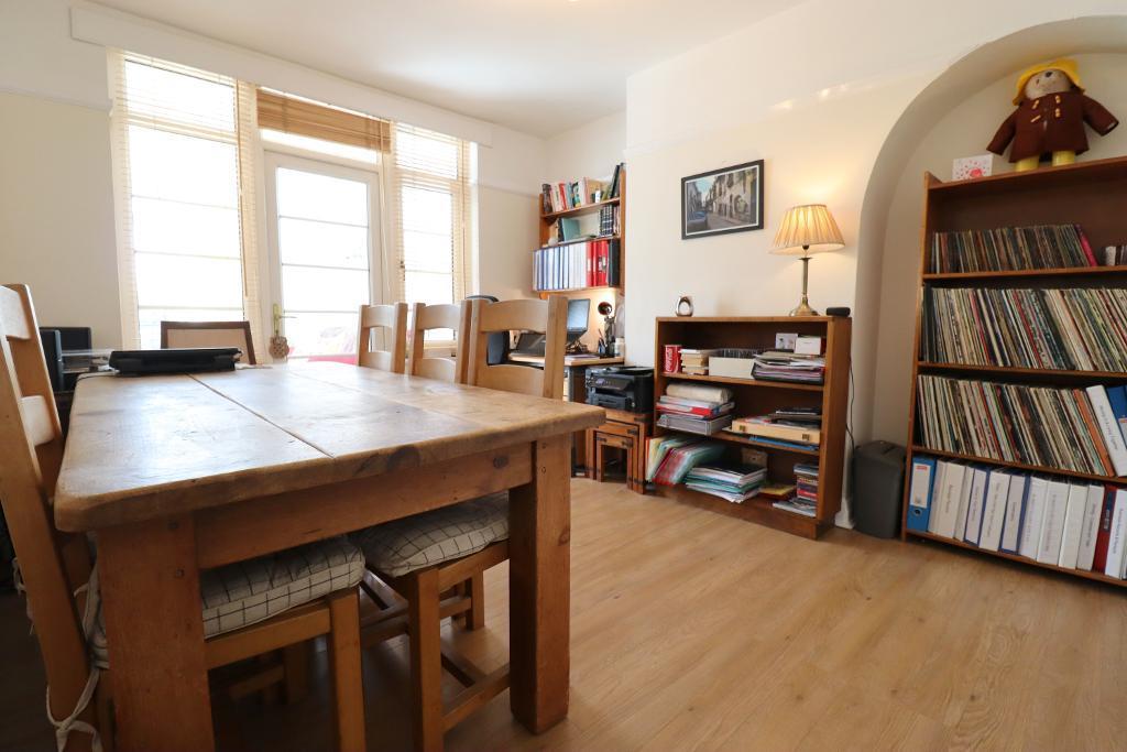 Felstead Way, Round Green, Luton, Bedfordshire, LU2 7LH 3 bed semi