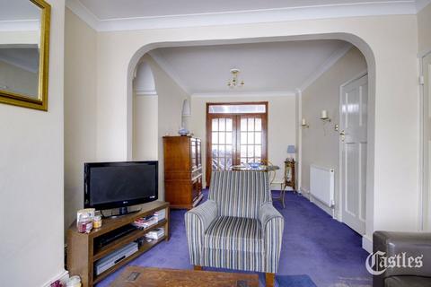 7 Pembroke Road, London, N13 5NR