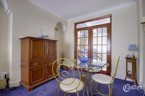 7 Pembroke Road, London, N13 5NR