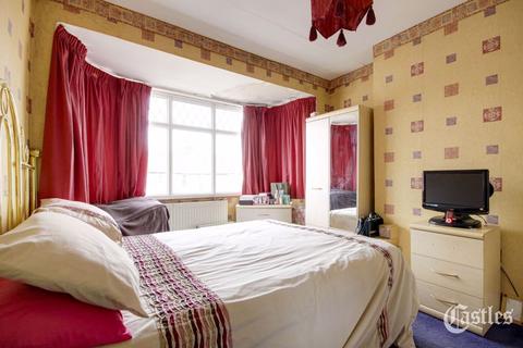 7 Pembroke Road, London, N13 5NR