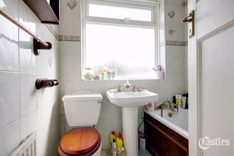 7 Pembroke Road, London, N13 5NR