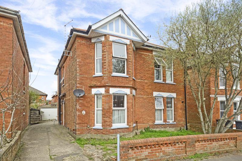 Belvedere Road, Bournemouth, BH3 4 bed detached house for sale £400,000