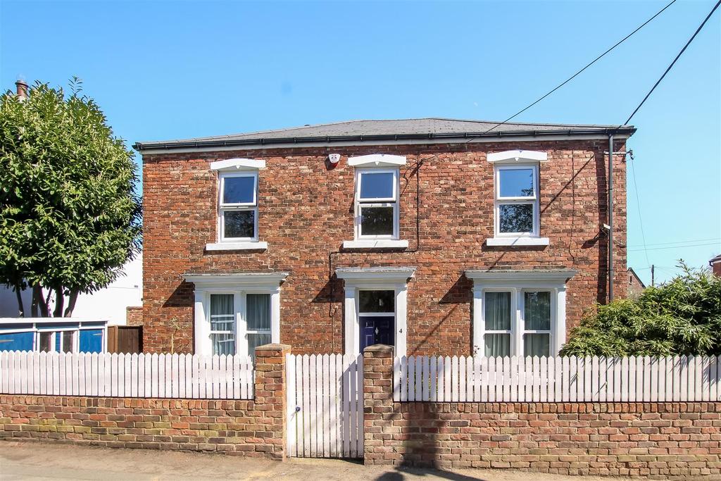 Middleton Lane, Middleton St. 5 bed detached house £475,000