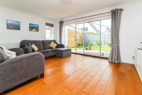 1 Wentworth Close, Hatfield Peverel, Chelmsford, CM3 2JS